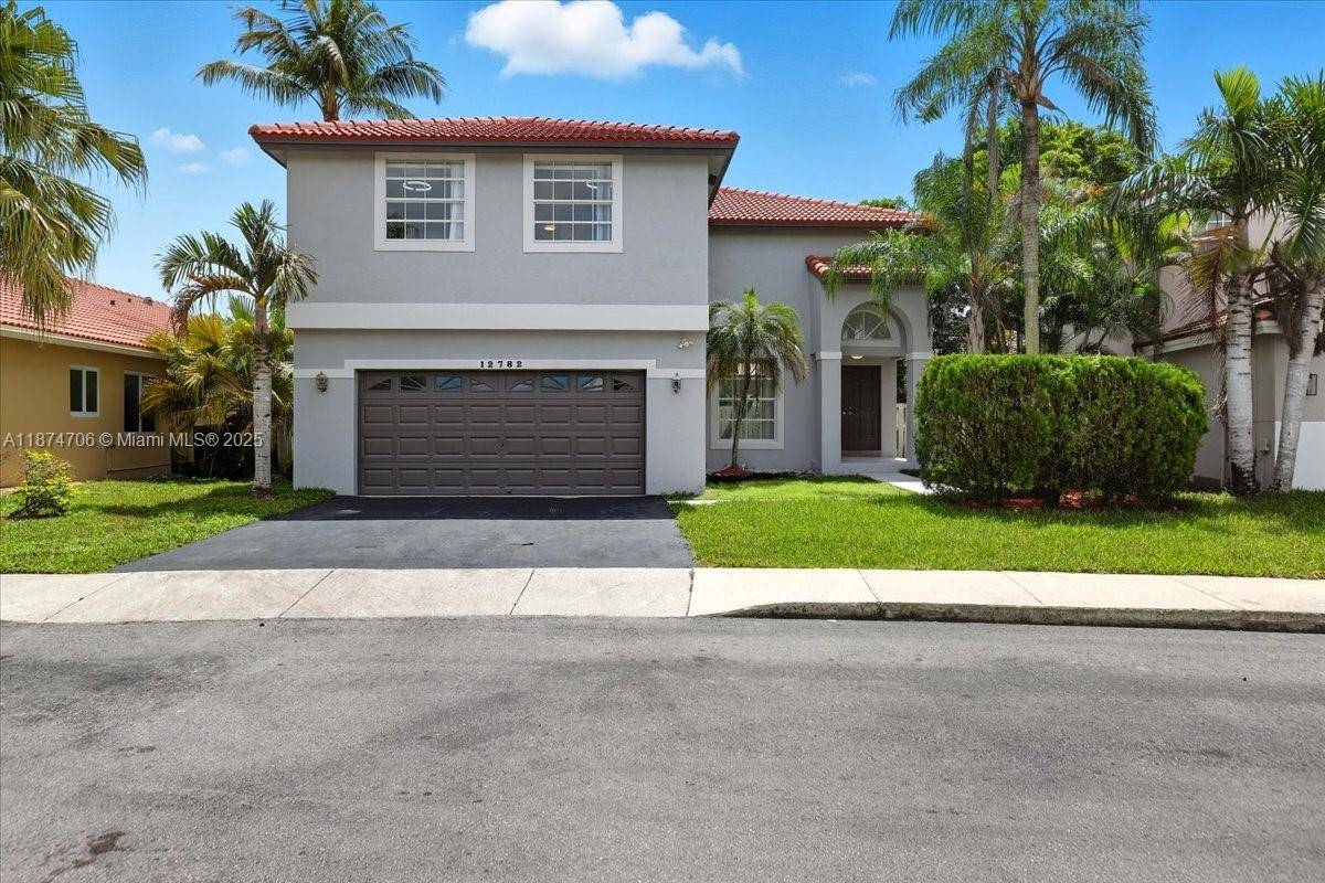 Turn key Dream Home in Residency of Sawgrass This 4 bedroom, 2.