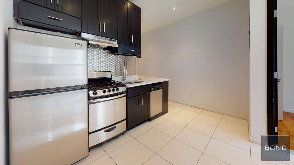 Gorgeous renovated 4 bedrooms, 1.