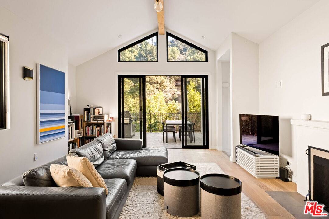 8723 Lookout Mountain Ave 3BR Hollywood Hills East La