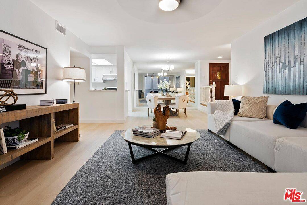 838  S Barrington Ave 2BR Brentwood La