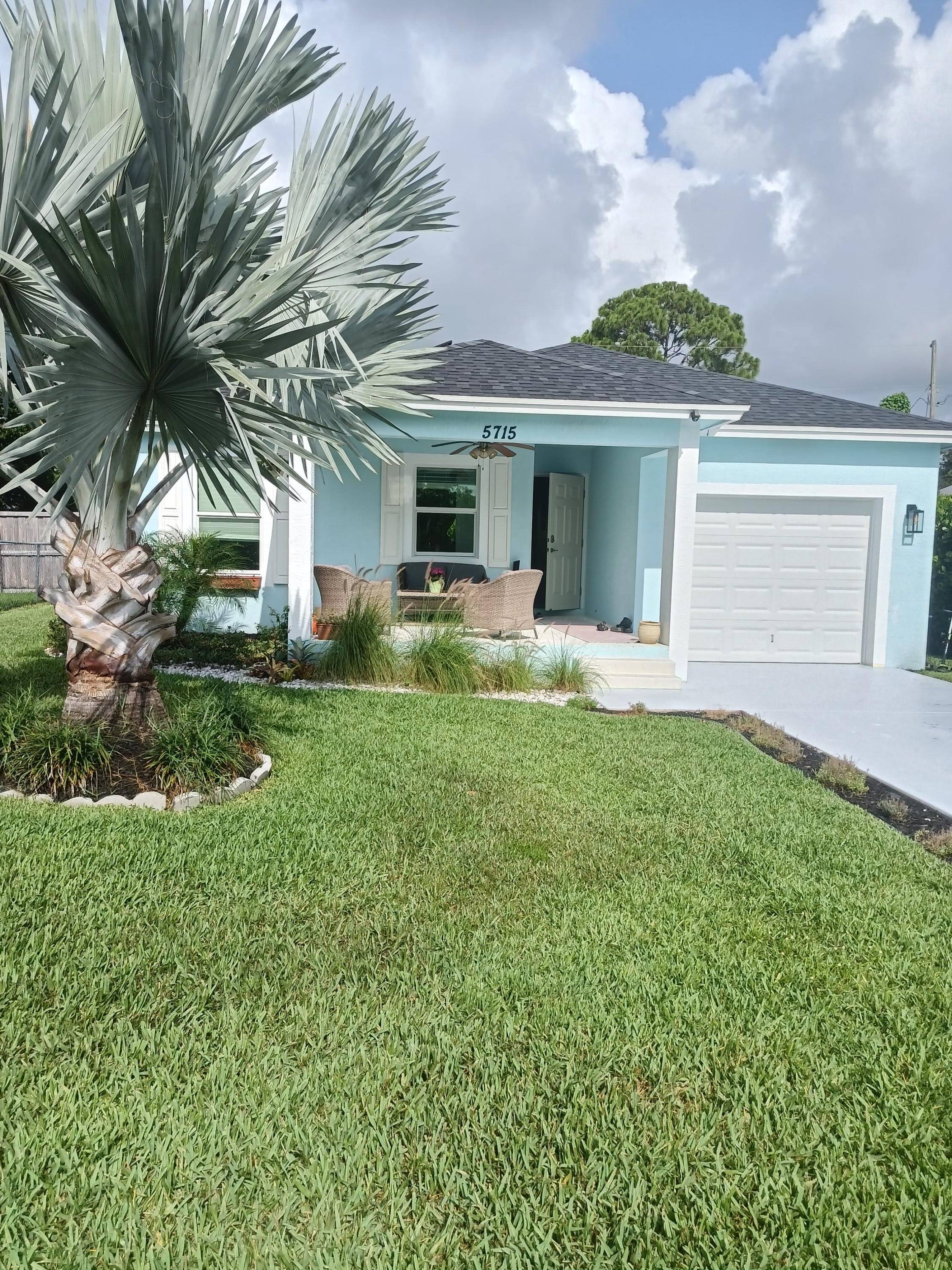 Well maintained and move in ready 3 bedroom, 2 bath home with 1 car garage in desirable South Stuart, just minutes from the water, US1, shopping, and dining.