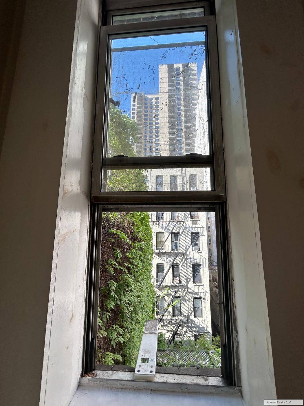E. 76th Street Second Avenue Amazing Upper East Side Location Please Email for Video Tour Beautiful, Sunny, Renovated amp ; Spacious 2 BedroomRenovated throughout with beautiful hardwood floors, high ceilings, ...