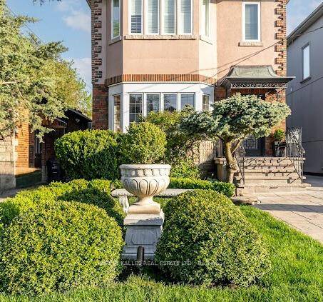 Stunning Fully Renovated Family Home in Prestigious Bedford Park just east of Avenue Road !