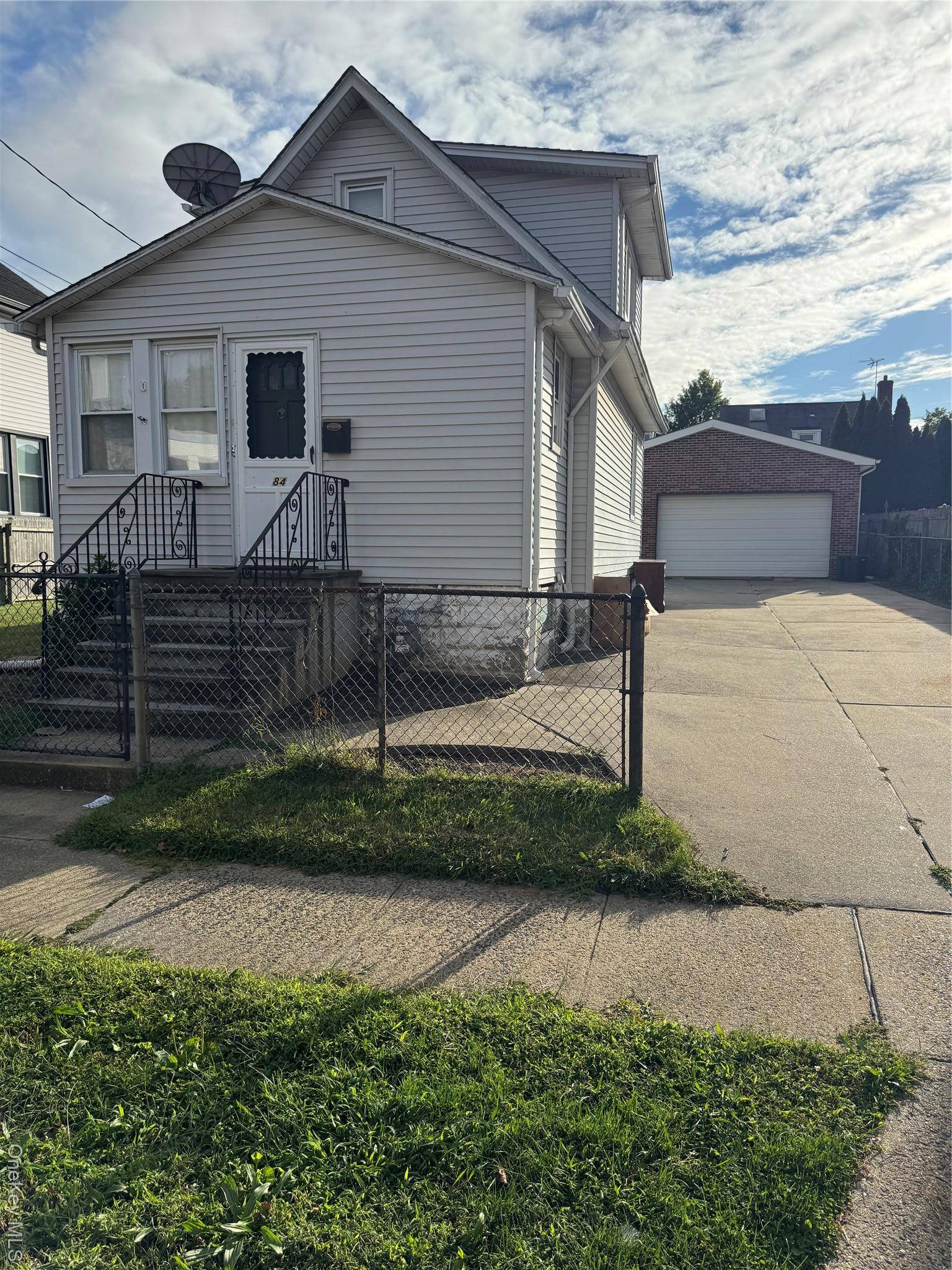 HUGE PROPERTY 60 BY 100 IN FLORAL PARK CENTRE IN NASSAU COUNTY BORDER OF QUEENS COUNTY AND NASSAU COUNTY, LOW TAXES FOR NASSAU COUNTY, PROPERTY IS NOT IN THE VILLAGE ...