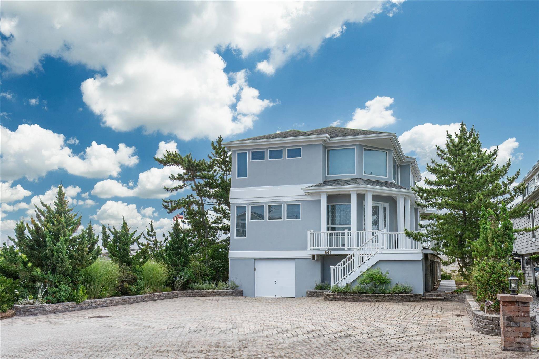 Sea La Vie is nestled along the pristine shores of Westhampton Beach.