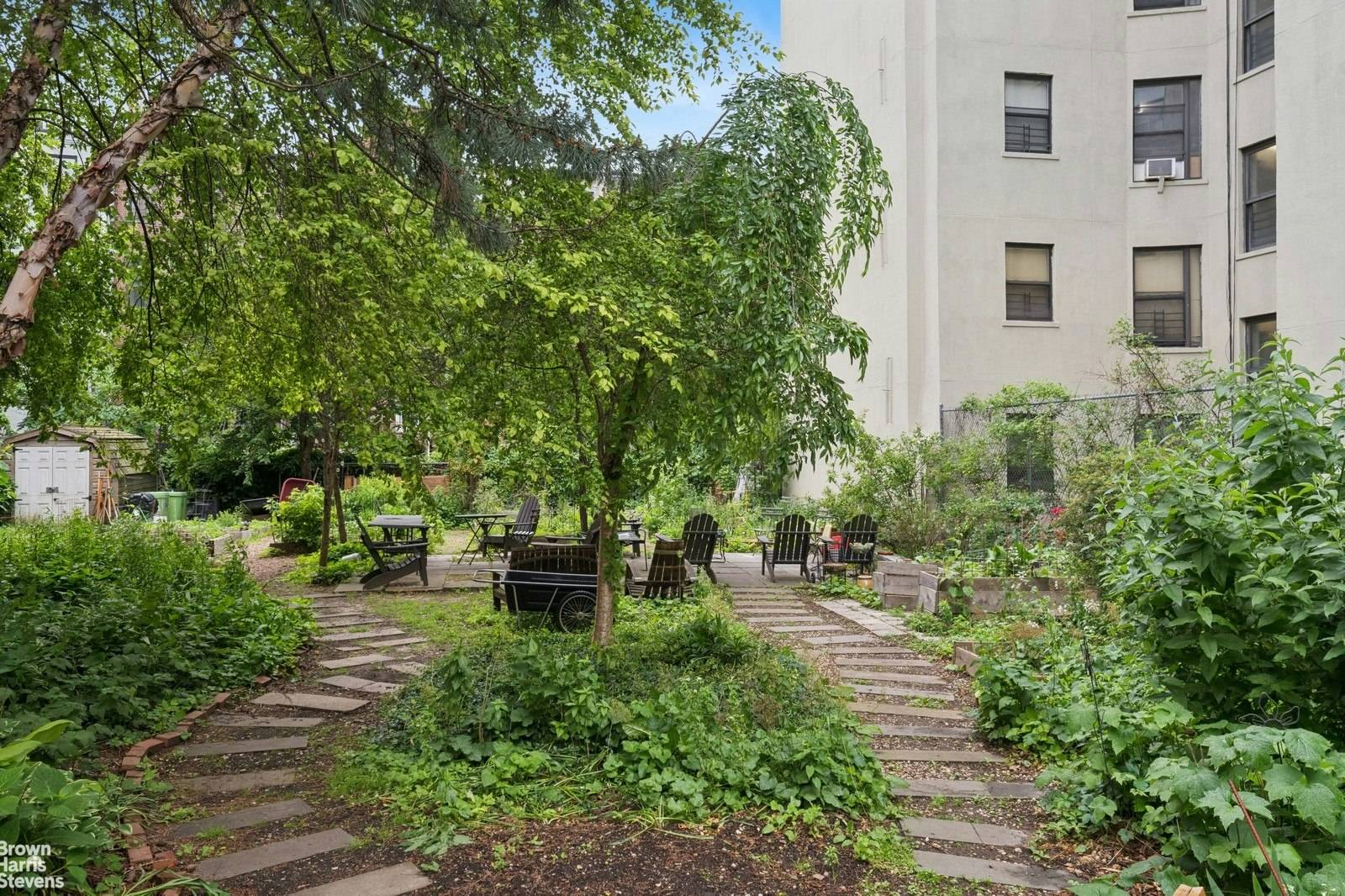 The Victory Renaissance 118 122 W 123rd St is a fully renovated pre war HDFC co op, squarely in the middle of everything that is happening in Harlem today !