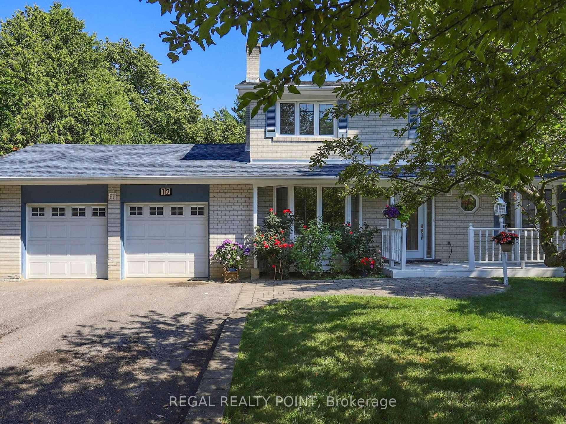 Welcome to 12 Fairway Heights Cres an exceptional residence nestled on a premium 100 x 150 ft lot in the prestigious Bayview Fairways community.