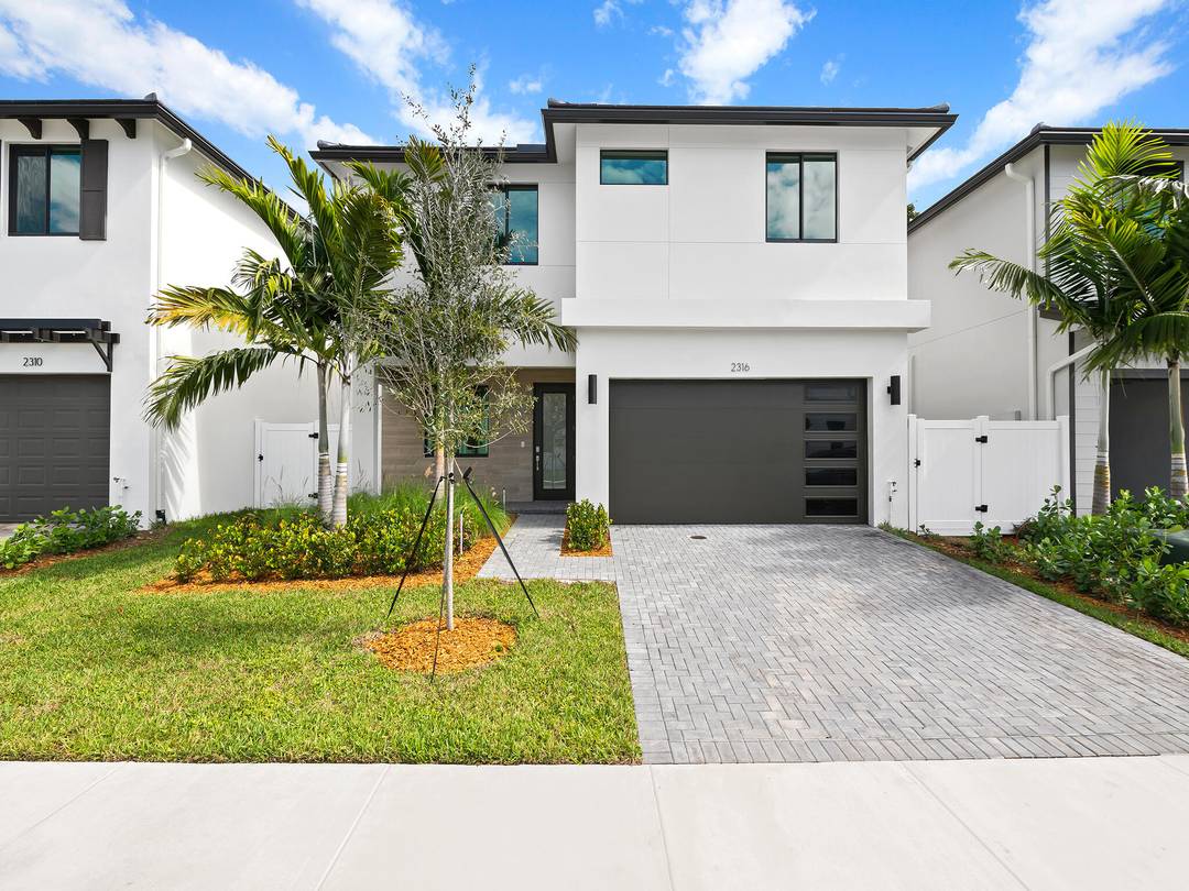 Final opportunities at Marina Landings, the only new construction gated community in East Fort Lauderdale just minutes from Las Olas, downtown, and the beach.