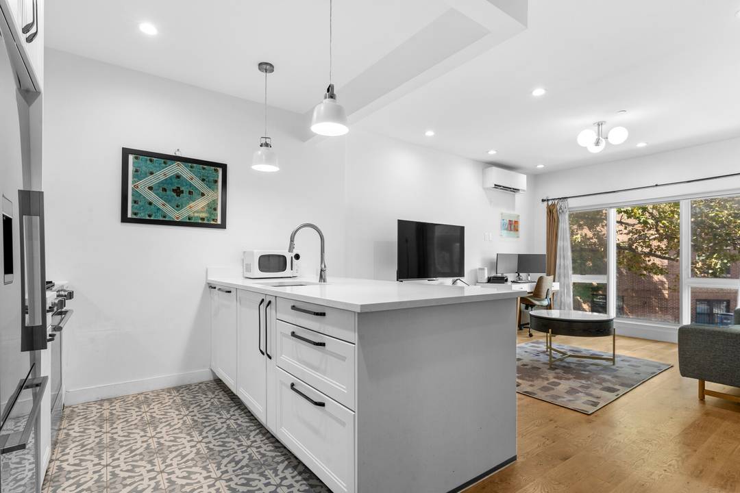 Newly Priced Stylish One Bedroom Condo with Private Storage amp ; Roof Deck Access Welcome home to 766 Decatur Street 2A, a beautifully maintained and thoughtfully designed one bedroom condo ...
