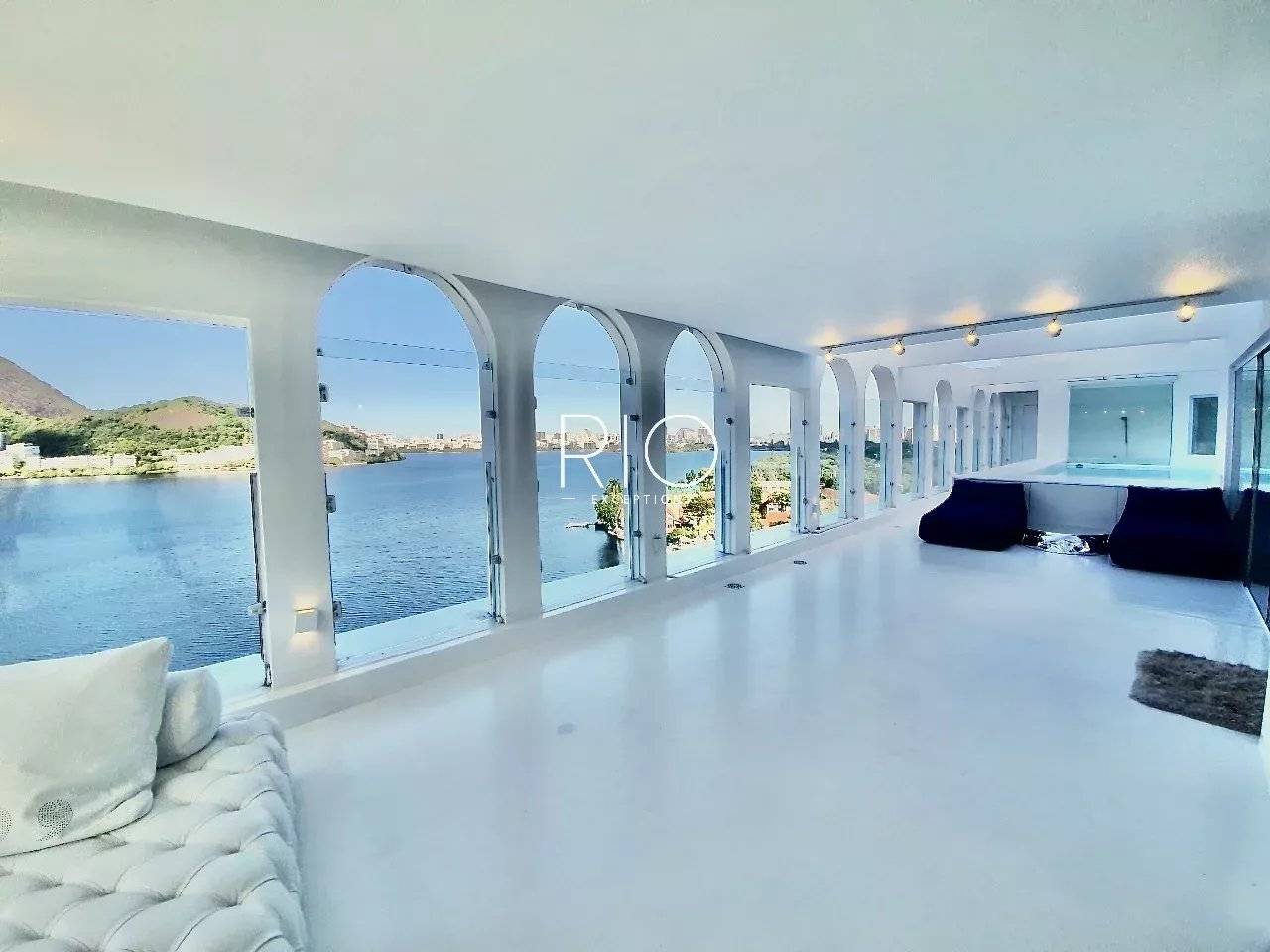 Lagoa, luxurious duplex penthouse of 680m2, design by Bruno Reymond !