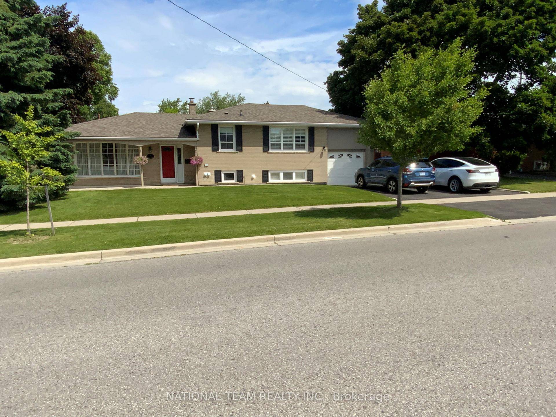 Immaculate 3 Level Side Split in a highly desirable neighbourhood !