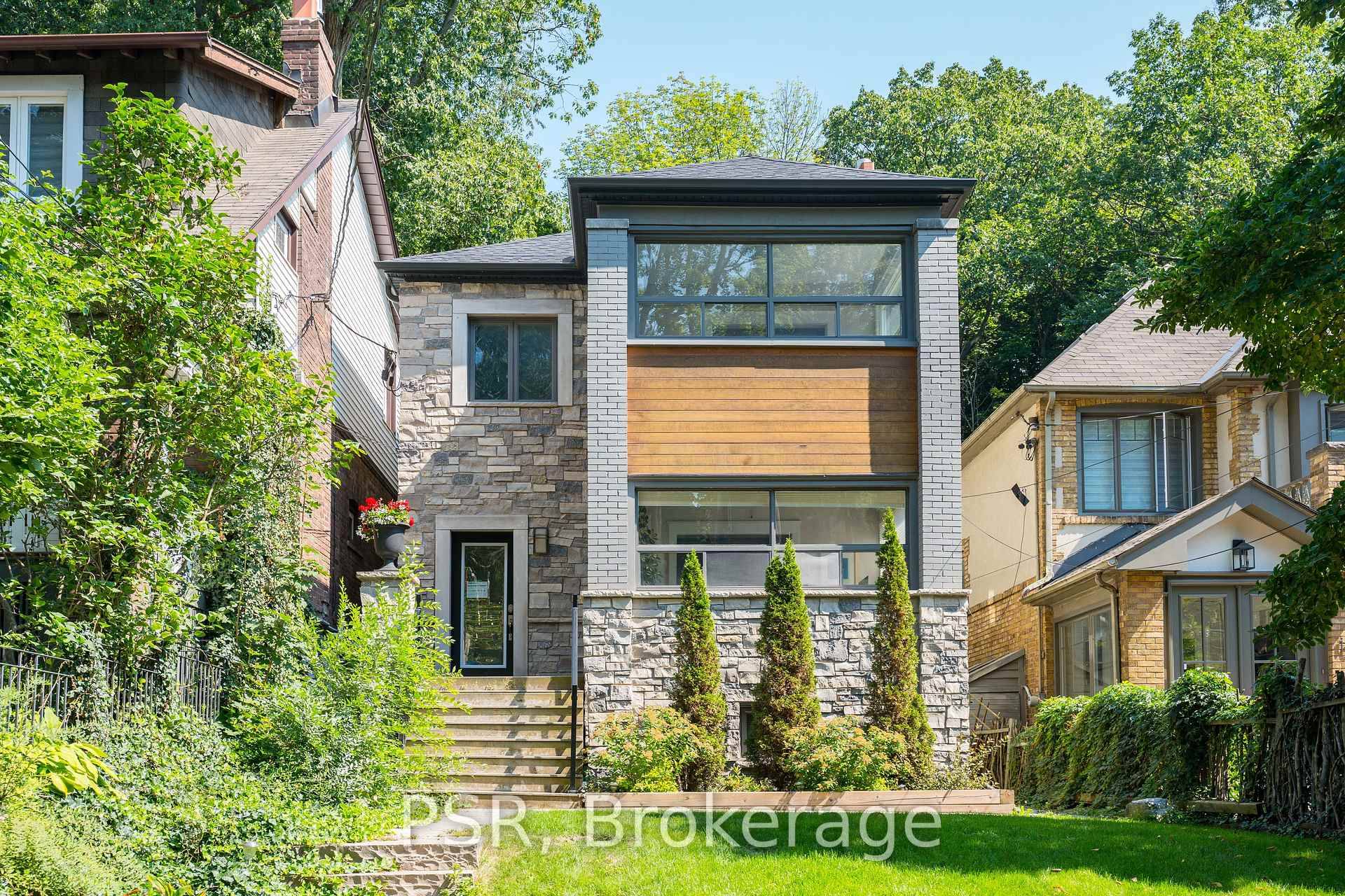 Updated contemporary 3 bedroom suite located on the top floor of a legal duplex in the highly sought after The Beach neighbourhood.