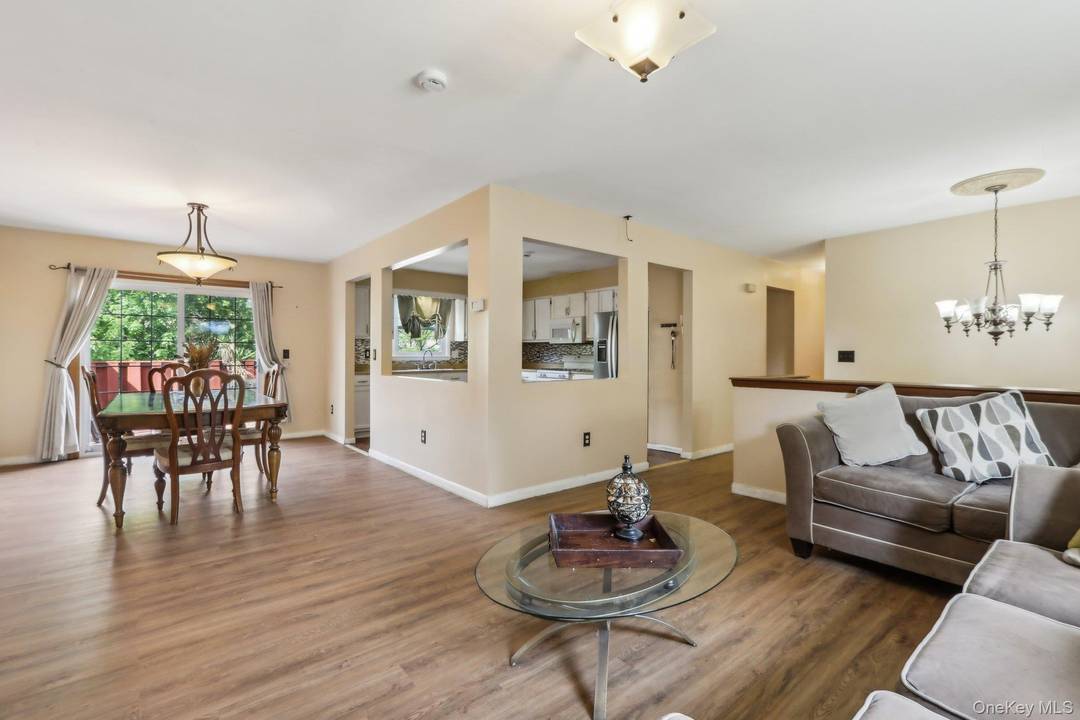 Don t miss this spacious and well appointed 3 bedroom, 3 bath, Family Room and Fireplace home located in the desirable Butter Hill Estates neighborhood of New Windsor, NY.