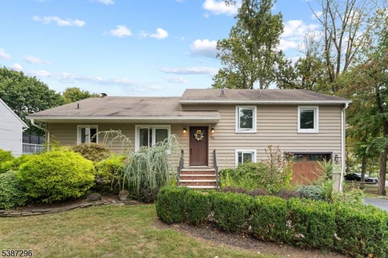 Turnkey 4BR, 2. 5BA split level home in prestigious North Caldwell.