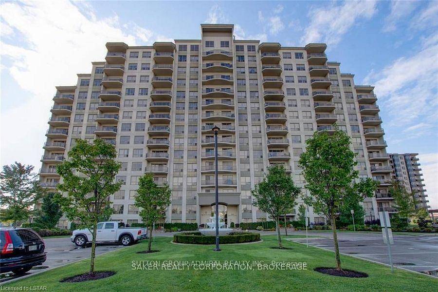 Experience Luxury Living at Northcliffe Condos Discover this rare corner suite in the highly desirable Northcliffe condominium a bright and spacious 2 bedroom, 2 bathroom home designed for comfort and ...