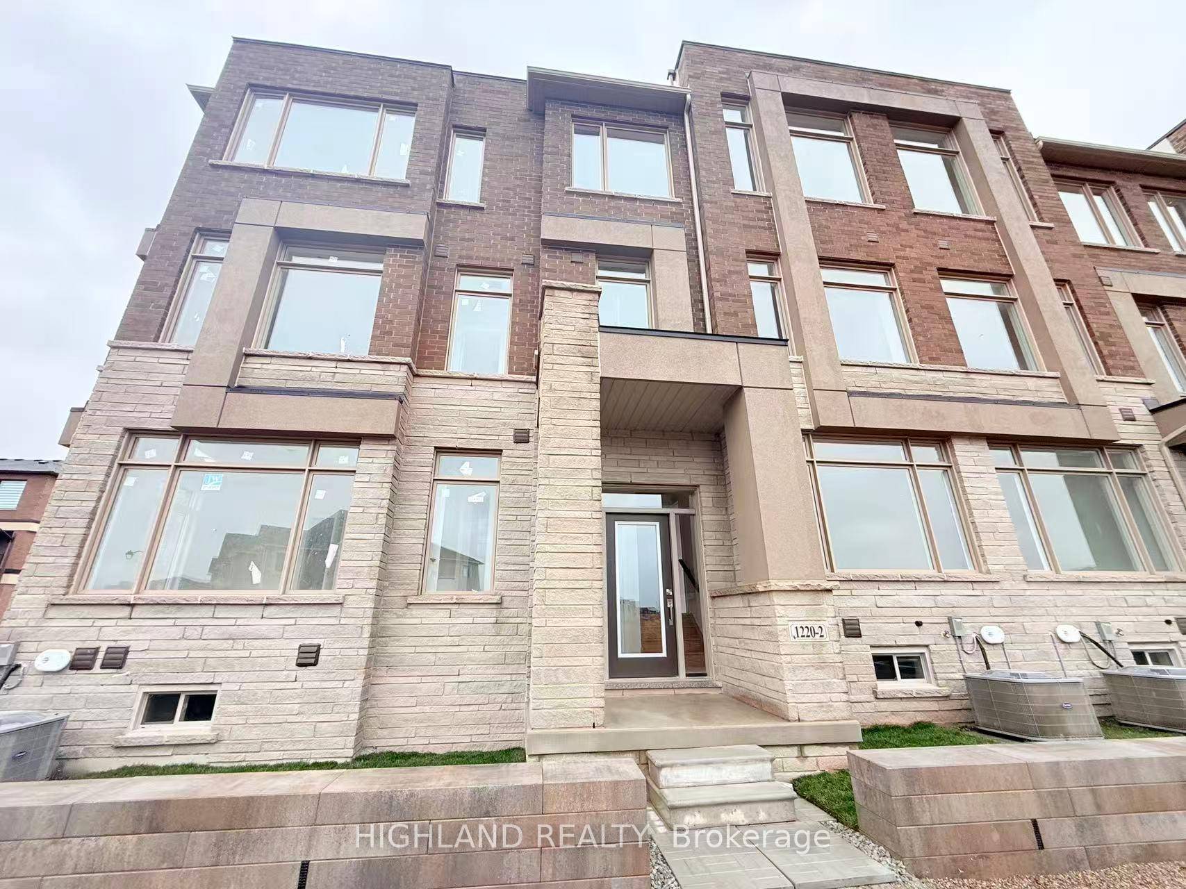 Facing a Beautiful Pond View amp ; End Unit Townhouse Like A Semi Detached Home Welcome to this brand new and luxury end unit townhouse, offering the feel of a ...