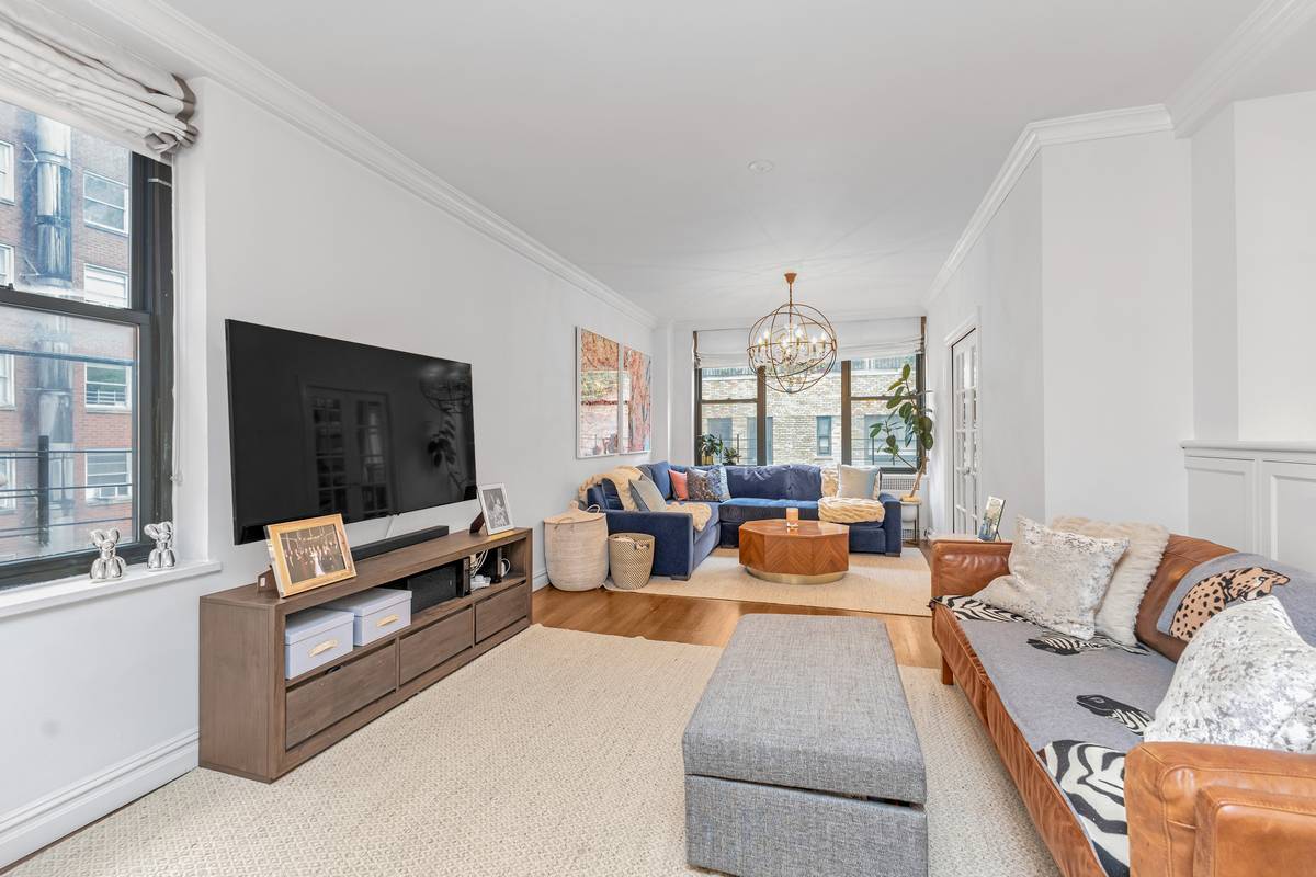 EXQUISITE EASTGATE RENOVATED PREWAR THREE BEDROOM High floor, five room within the Bing amp ; Bing Emery Roth designed Eastgate complex, on a tree lined street in the heart of ...