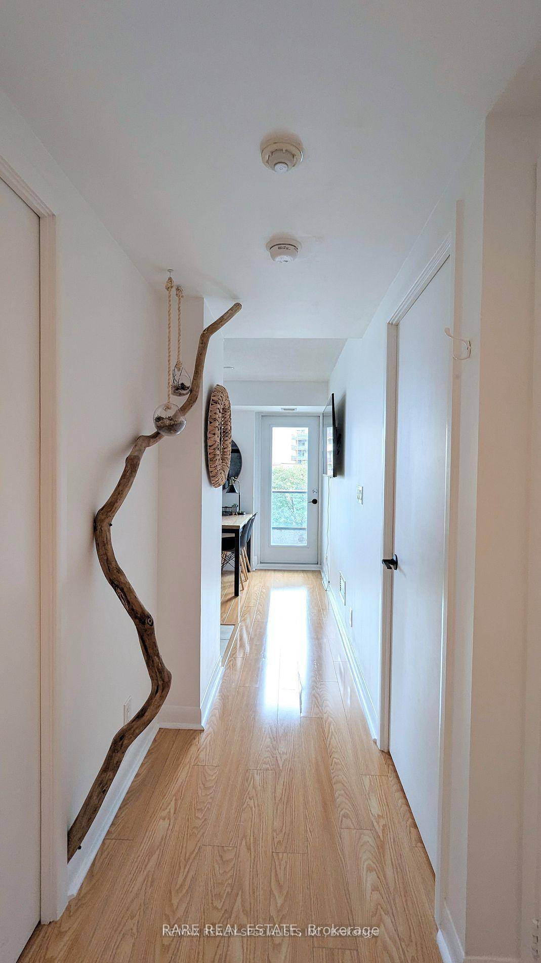 Welcome to your new home in Toronto's lively Fort York neighborhood !
