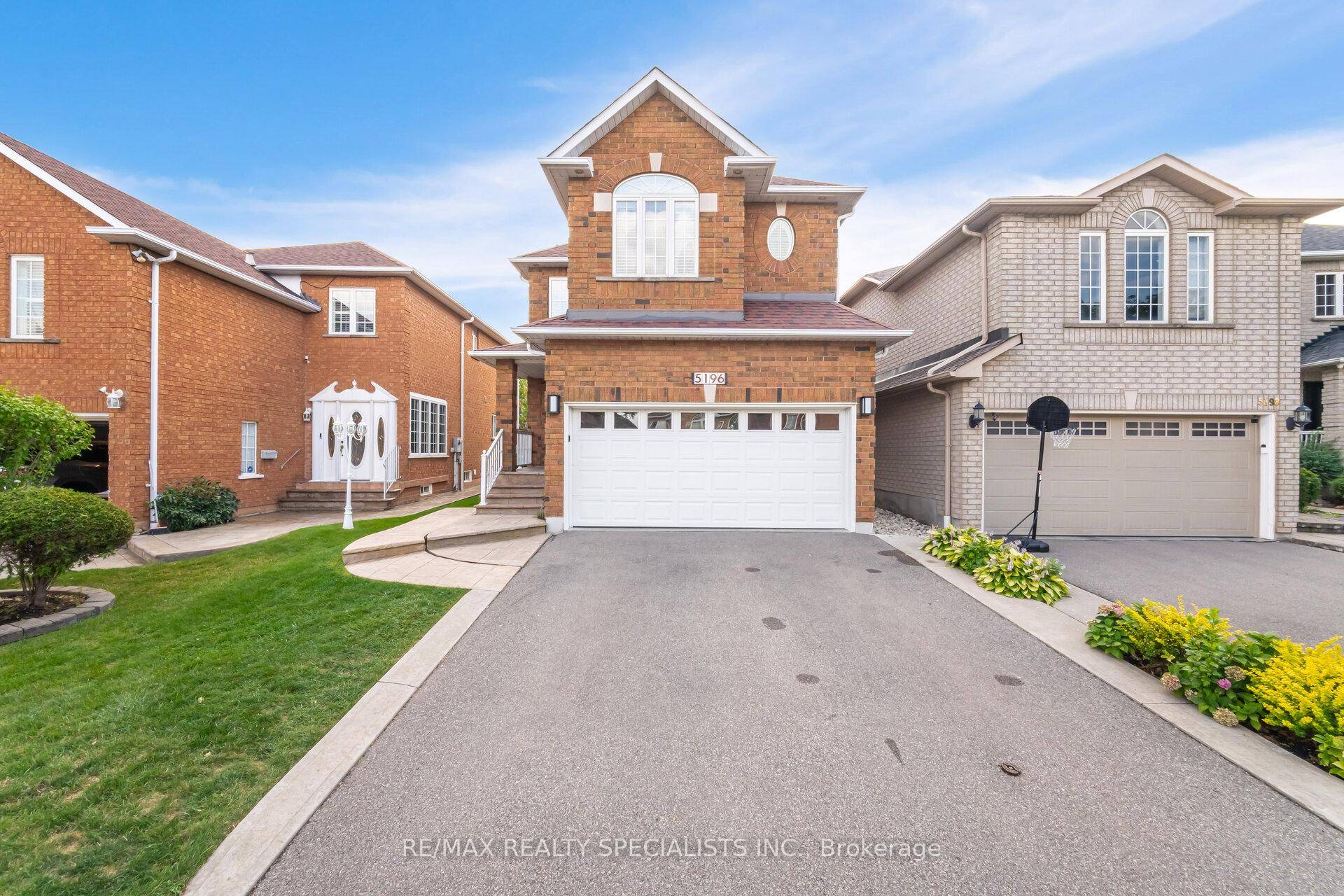 Welcome to this beautifully updated detached 3 bedroom home, set in the sought after central Mississauga neighbourhood.