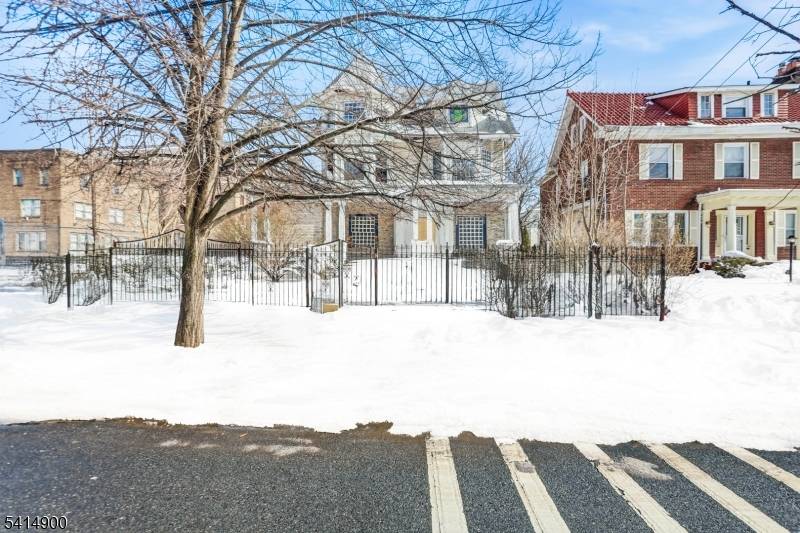 Investor special with major upside !