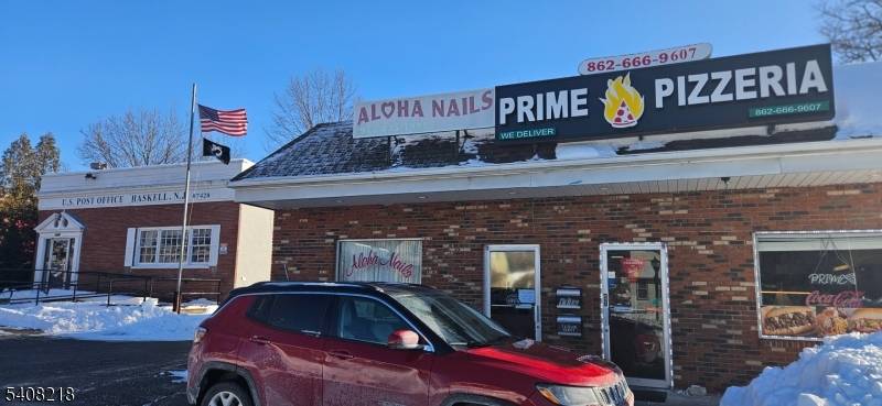 This established pizzeria presents a fantastic opportunity for entrepreneurs looking to dive into the restaurant industry or expand their culinary ventures.