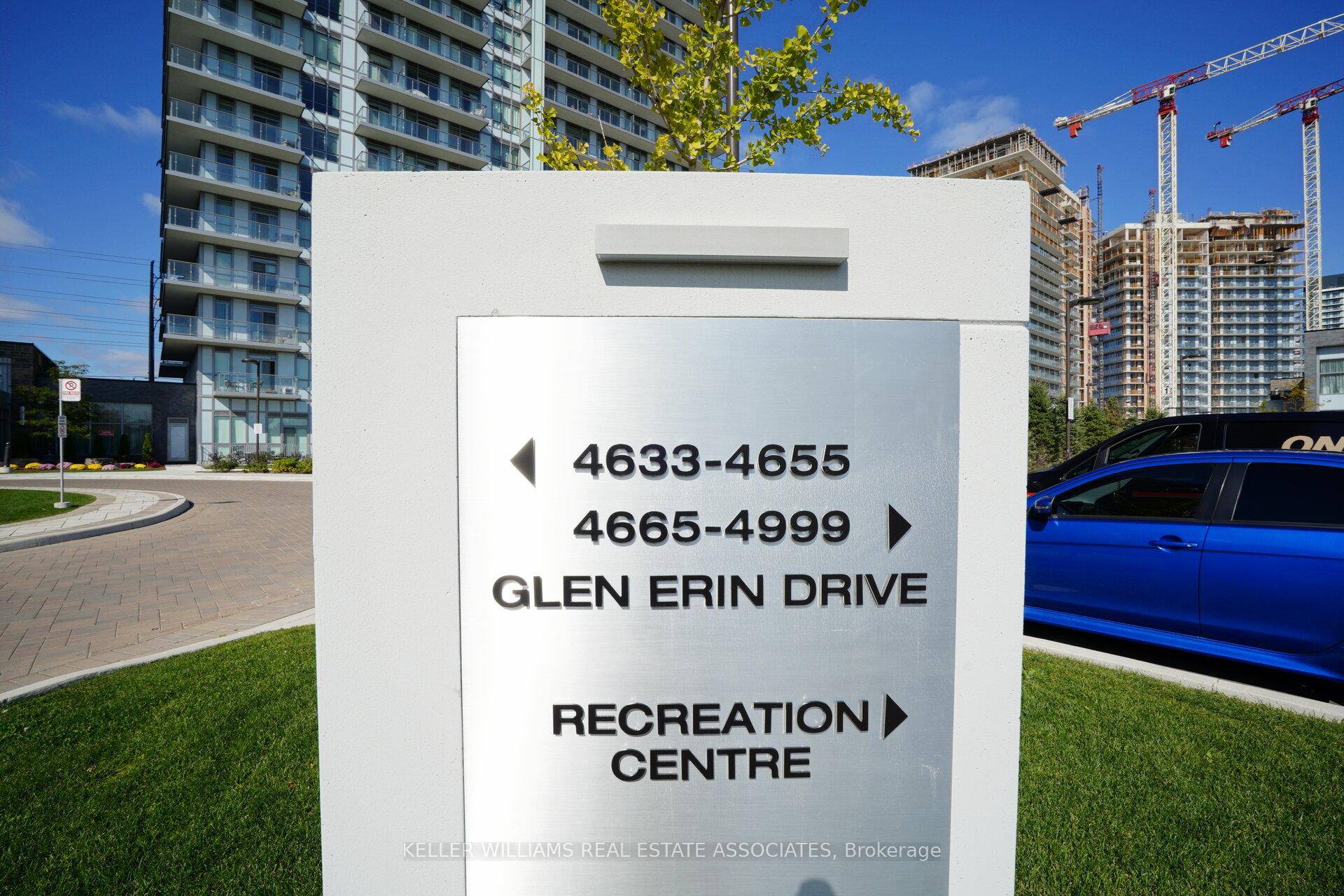 Amazing Location ! This gorgeous 2 bedroom, 1 bathroom unit offers 785 sq.