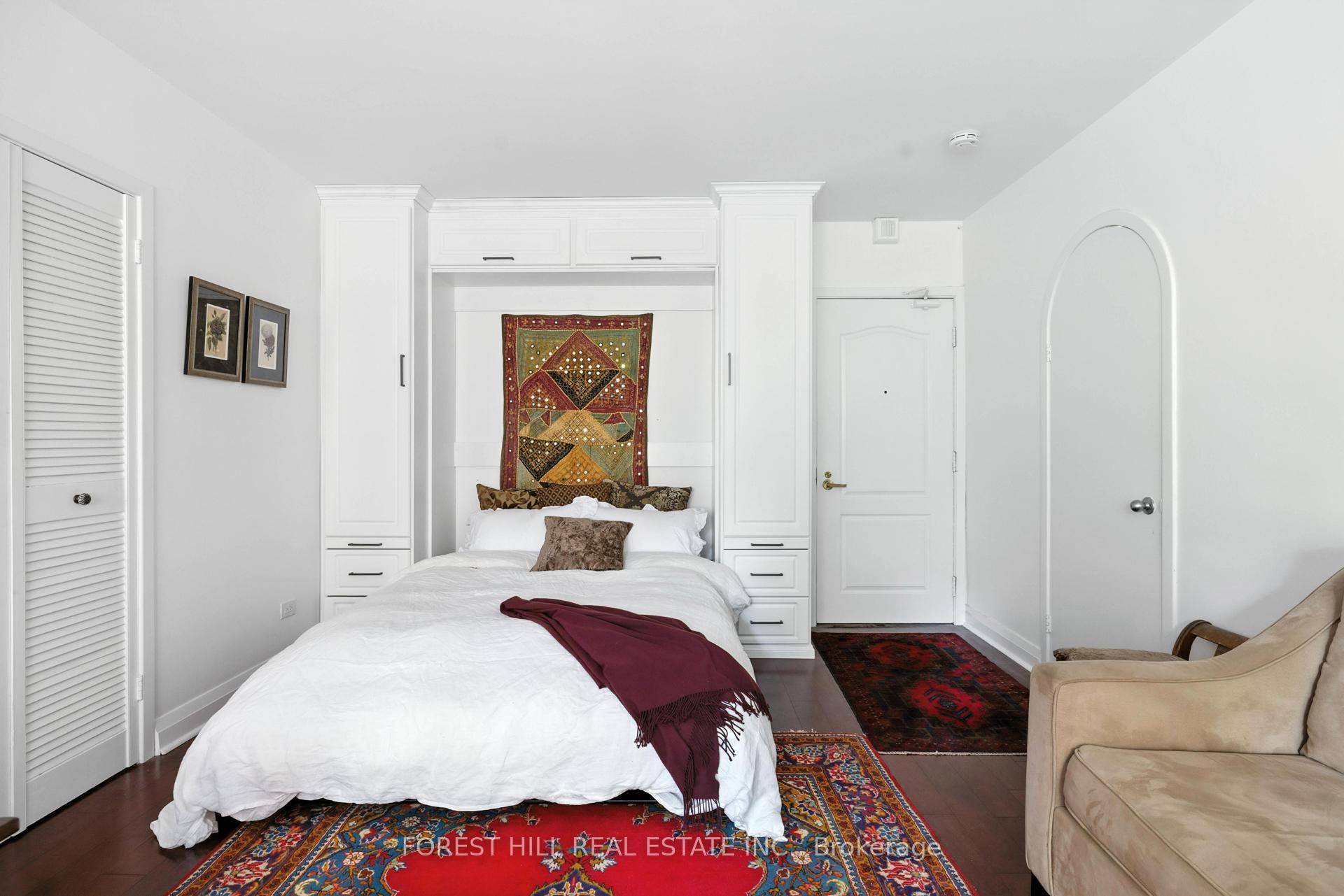 Darling on Dale. This charming pied a terre is the perfect city retreat, ideal as a starter home, student suite, or a peaceful office away from home.