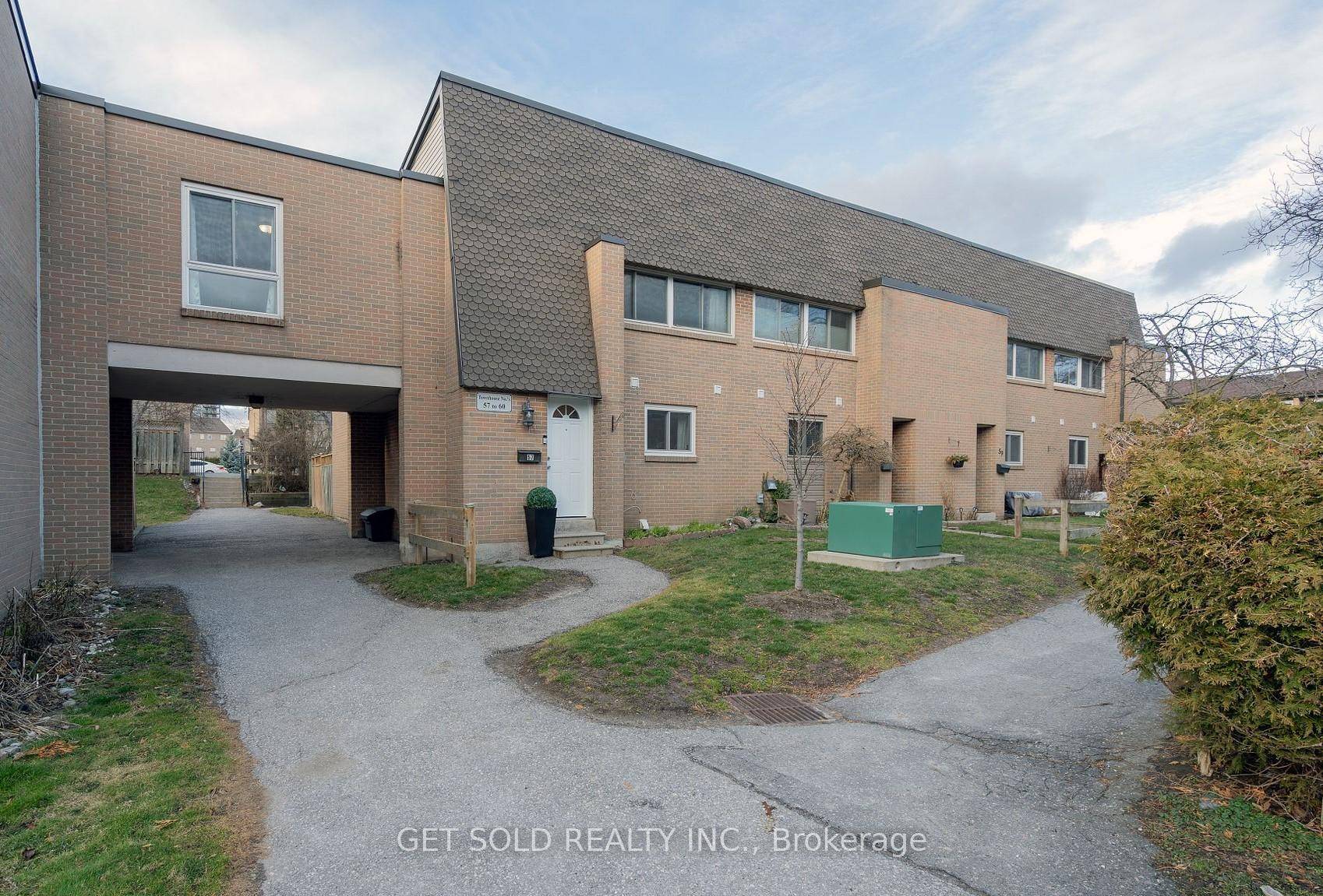 Discover this beautifully maintained and generously sized 4 bedroom, 3 bathroom end unit condo townhome, ideally located in Pickering's sought after Bay Ridges community.