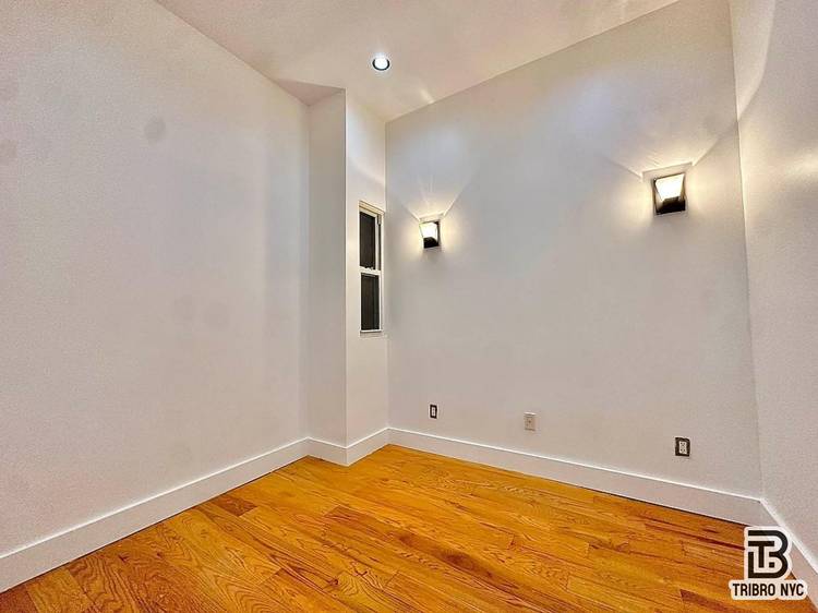 Come and view this great 3 bed in the Bushwick section of Brooklyn.
