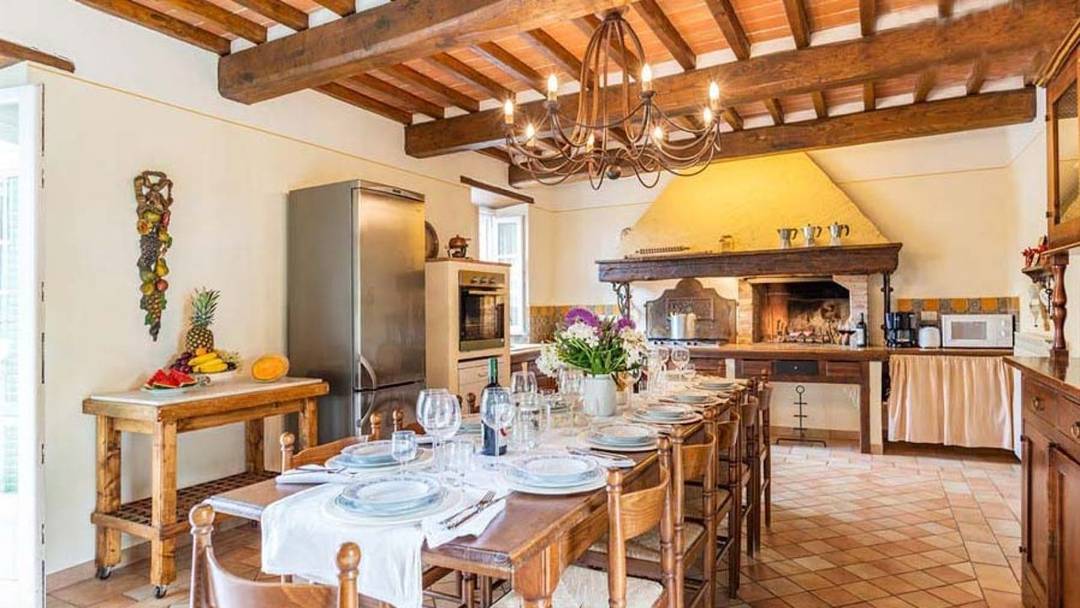 Recently restored country house for sale in Cortona, Tuscany, nice position. The estate is at a very short distance from Umbria and the Trasimeno Lake