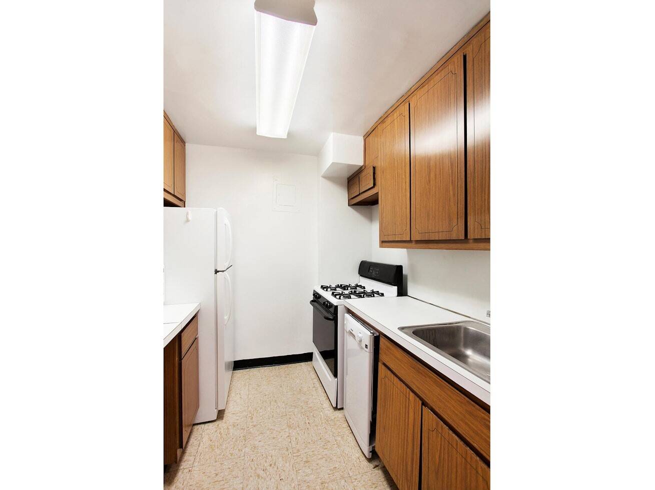 Junior One Bedroom Condominium at the Dorchester Towers is now available for immediate occupancy.