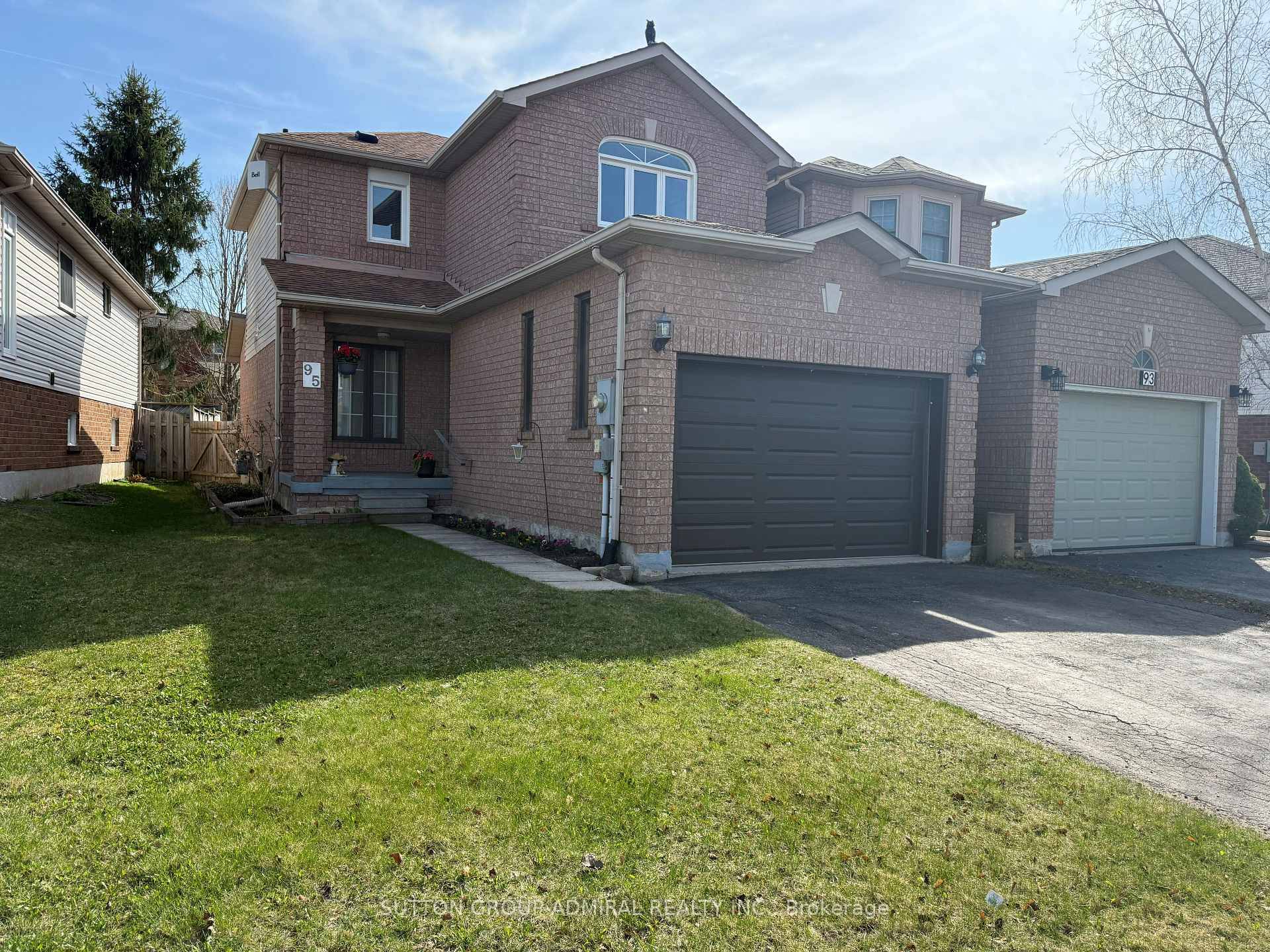 Home Built By Baywood in Prime South West Barrie, Family Friendly Neighbourhood !