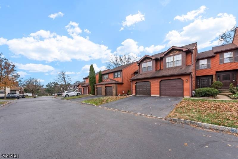 Large 2 bedroom, 2. 5 bath Townhome in the Quailbrook section Somerset.