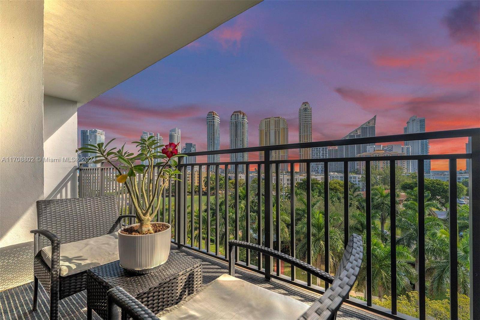 Welcome toBay Country Club, nestled in the heart of Sunny Isles Beach !