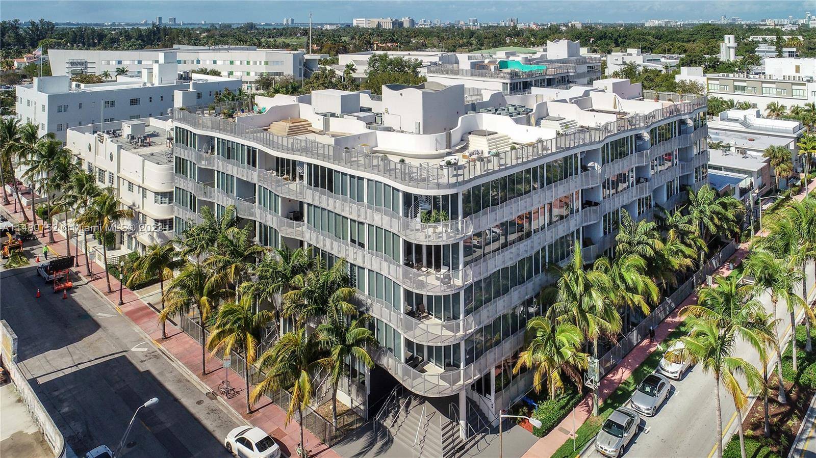 Pet owners dream condo ! Rarely available, 1 bedroom 1.