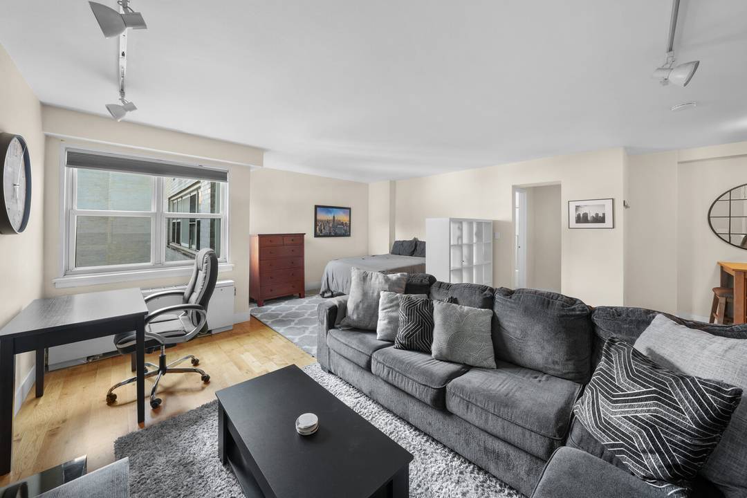 Discover the allure of this remarkable alcove studio.