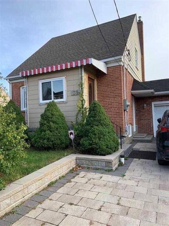 Fabulous 2 Bedroom Detached Home, Bright And Clean.