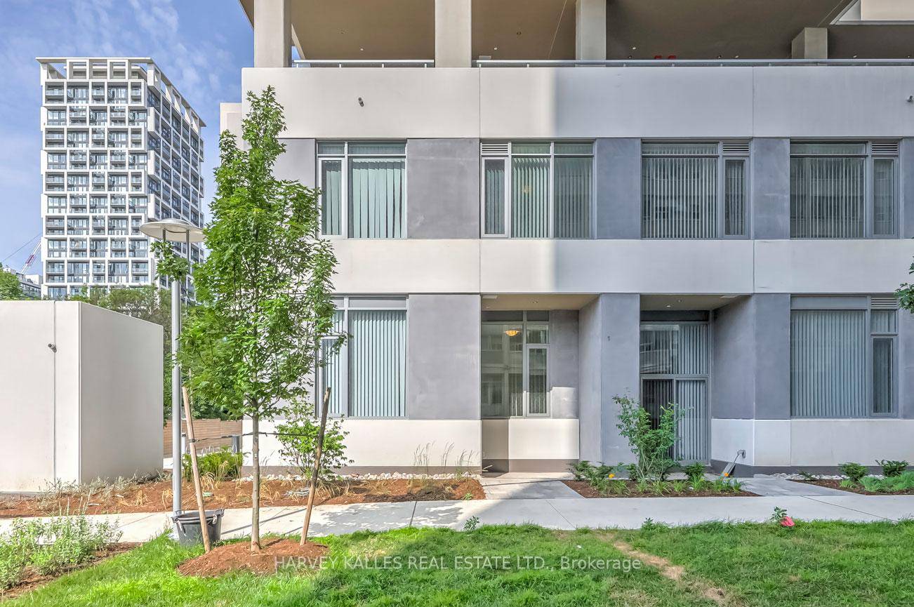 Welcome to your dream home in the heart of Yonge Eglinton !