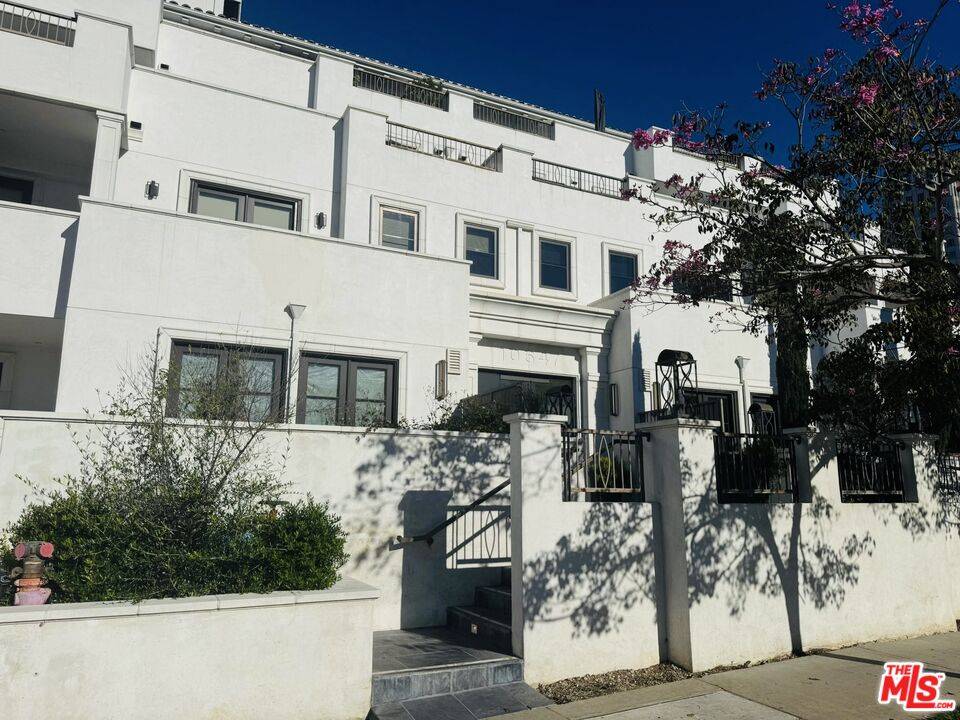 10647  Ashton Ave 2BR Westwood La