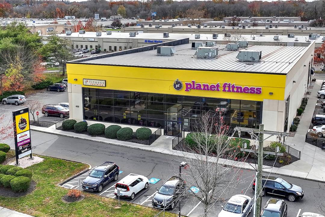 This fully leased, stabilized net leased investment opportunity anchored by a nationally recognized tenant with 9 years remaining on the current term and multiple renewal options.