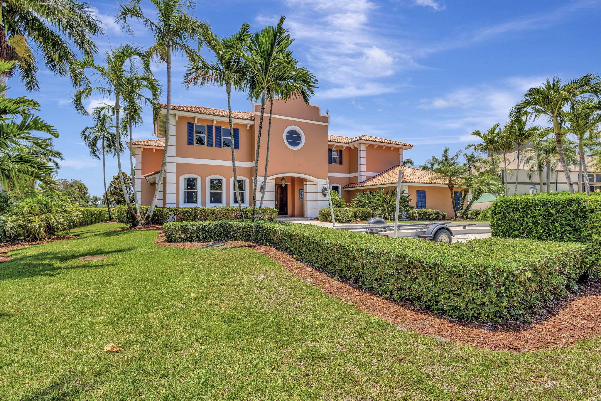 Welcome to Casa de la Cala, a stunning 5BR 3.