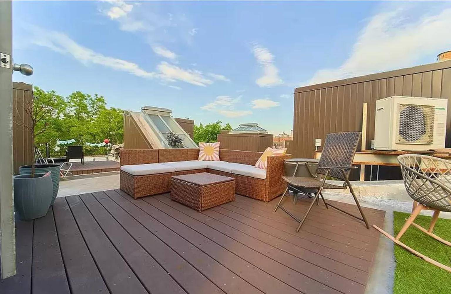 Spacious 3 Bedroom amp ; 2 Bathroom Duplex with Laundry and Outdoor Space in the East Village !