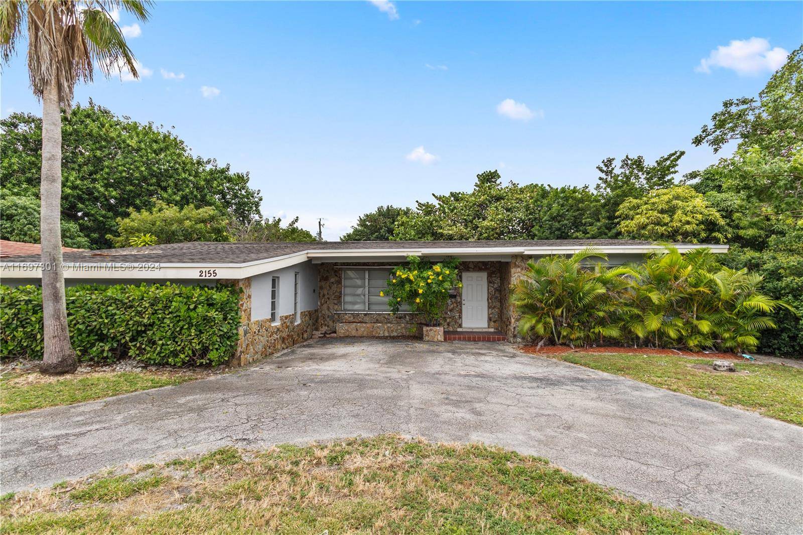 Welcome to this beautiful single family home in North Miami Beach !