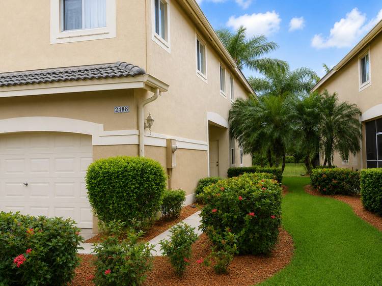 Beautiful townhouse located in the desirable San Mateo community.