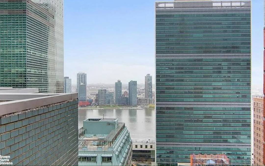 Midtown Triple Exposure Gem with Iconic Views Investor Only Opportunity Currently Rented at 4, 000 Month Lease in Place Through September 1, 2026 This oversized 945 sq ft one bedroom, ...