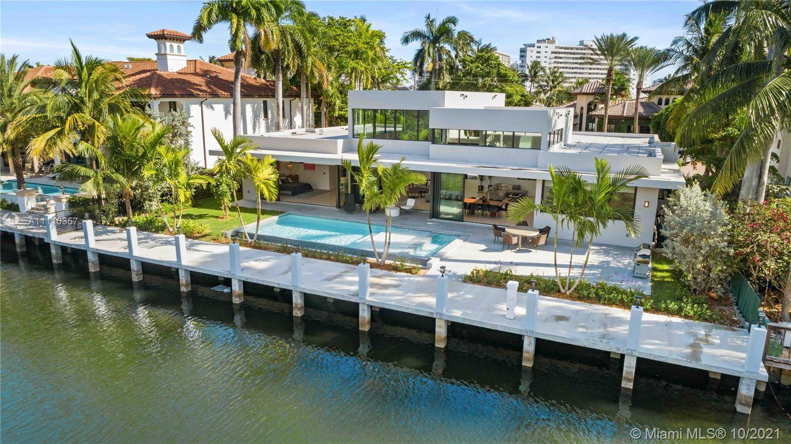 New construction, One Story Modern home, on 100Ft.