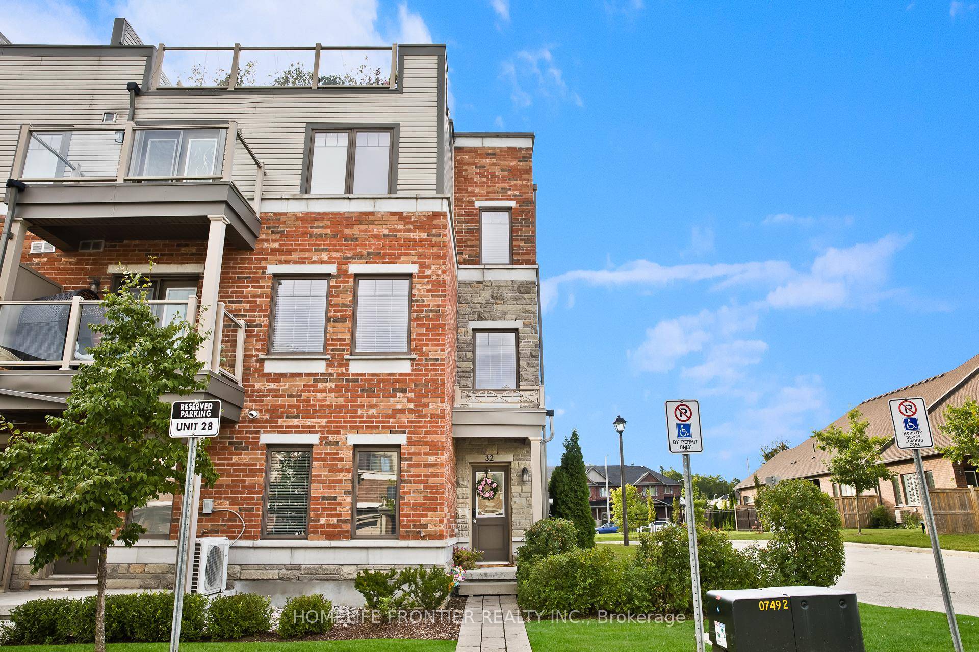 Selling Sunsets ! Welcome to this fully Renovated amp ; Customized End Unit Townhome in a very family friendly neighbourhood of south Guelph.