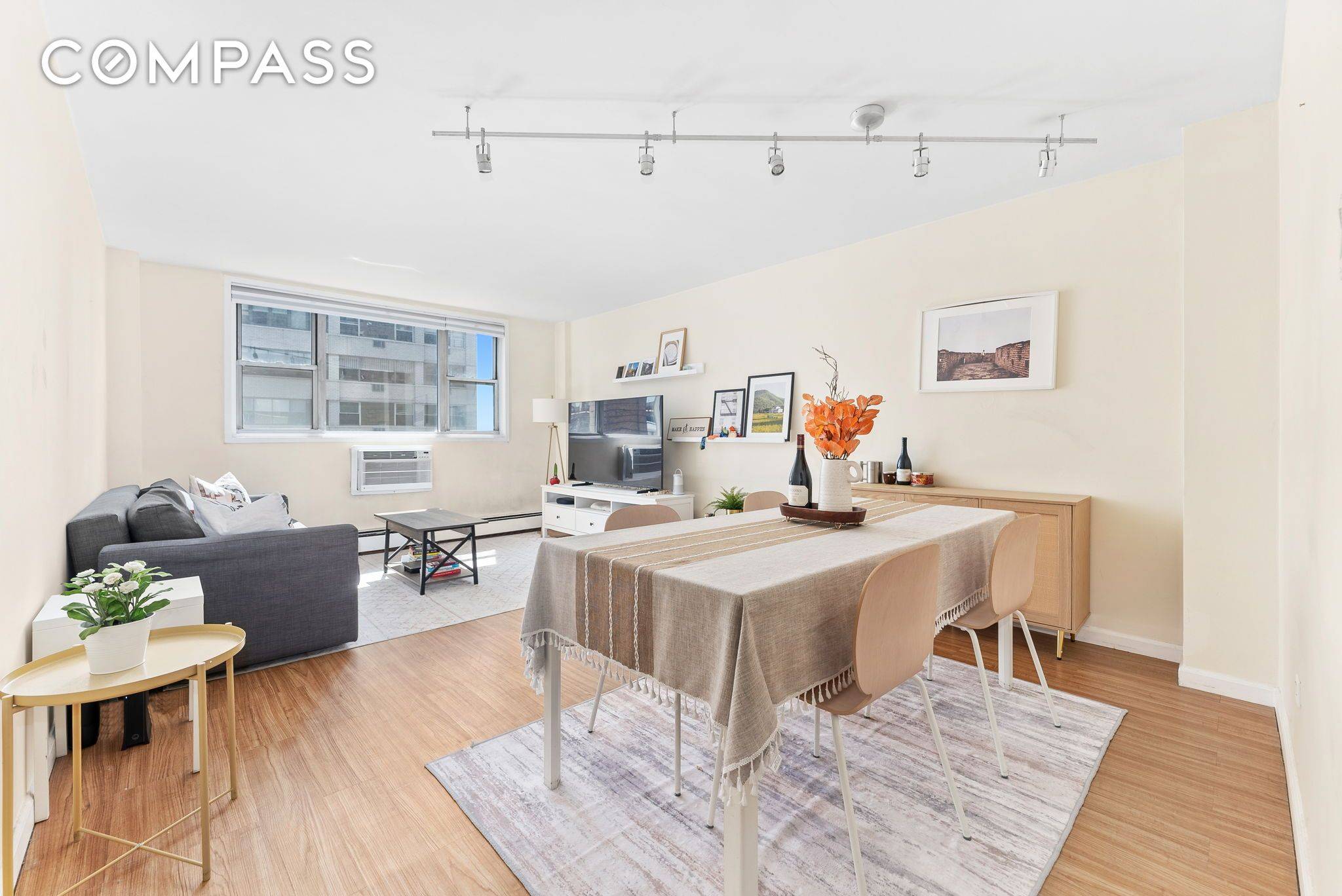 Bright and Peaceful One Bedroom Condo with River Views in Sutton Place Enjoy stunning eastern views of the river and bridge from this sun drenched one bedroom home in a ...