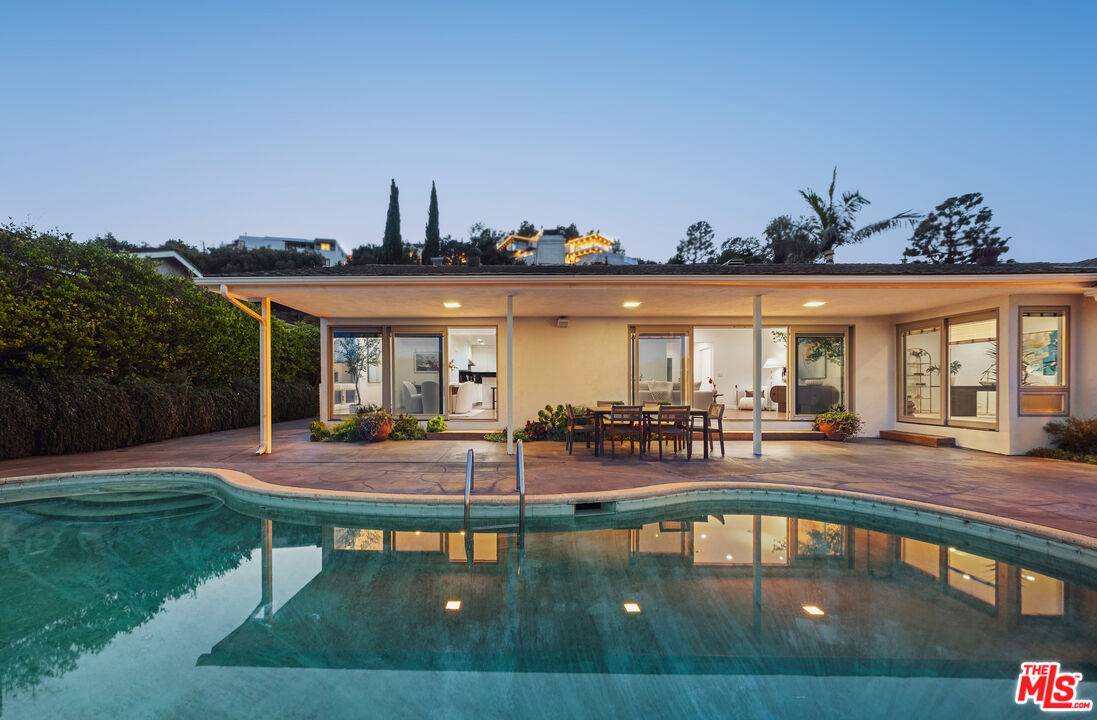 968 Kenfield Ave 3BR Brentwood La