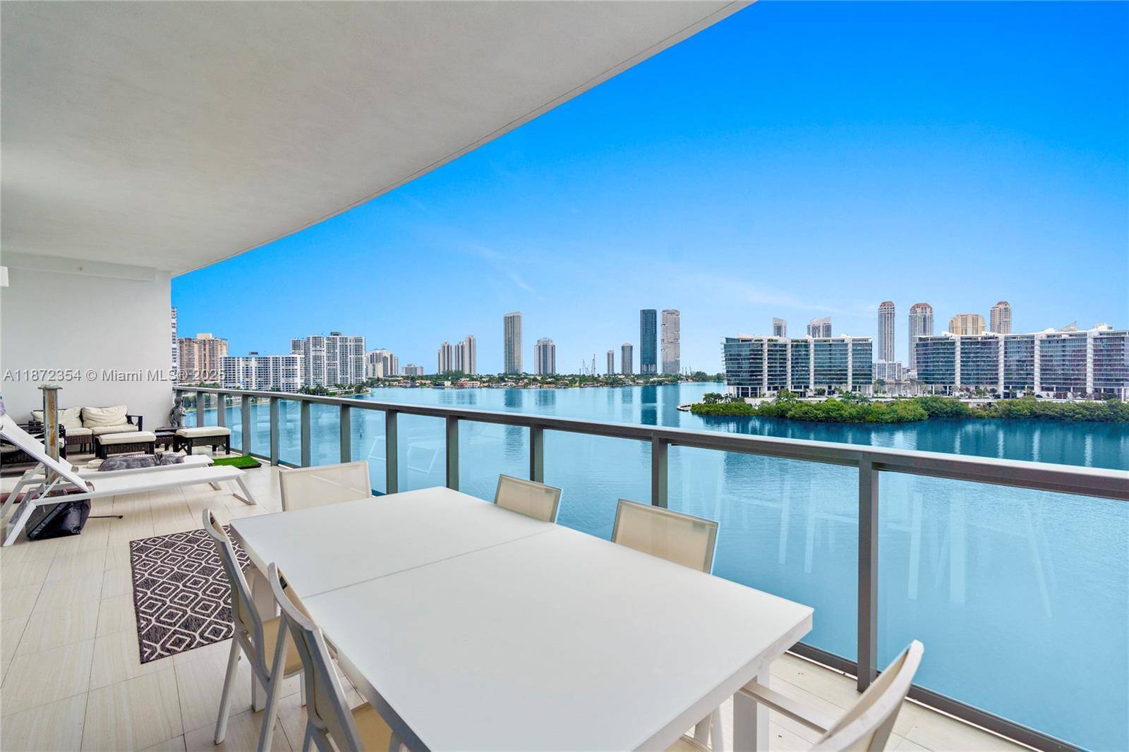 Enter the exceptional residence of LPH16 from the private elevator foyer.